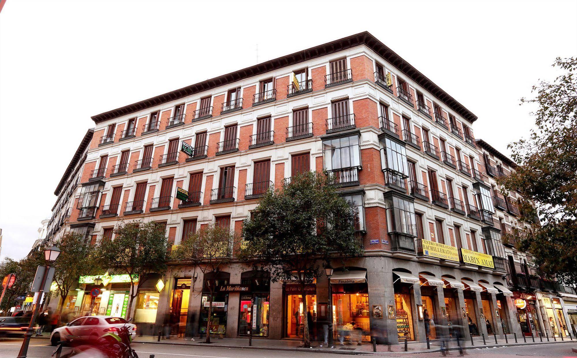 Hostal Sil & Serranos - Madrid — Photos 3